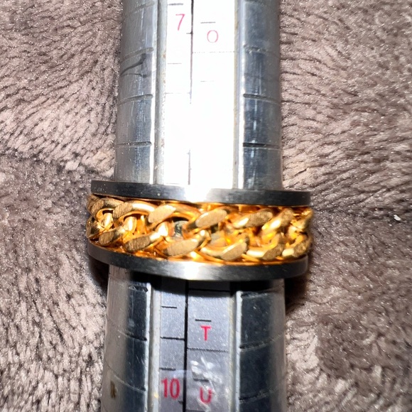 BEAUTIFUL GOLD RING - Picture 1 of 6